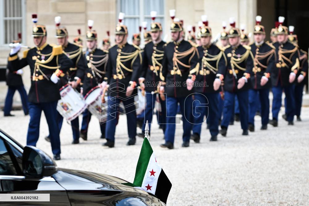 Emmanuel Macron welcomes Ahmed Al Sharaa at the Elysee FA