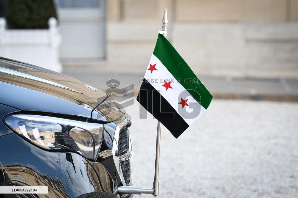 Emmanuel Macron welcomes Ahmed Al Sharaa at the Elysee FA