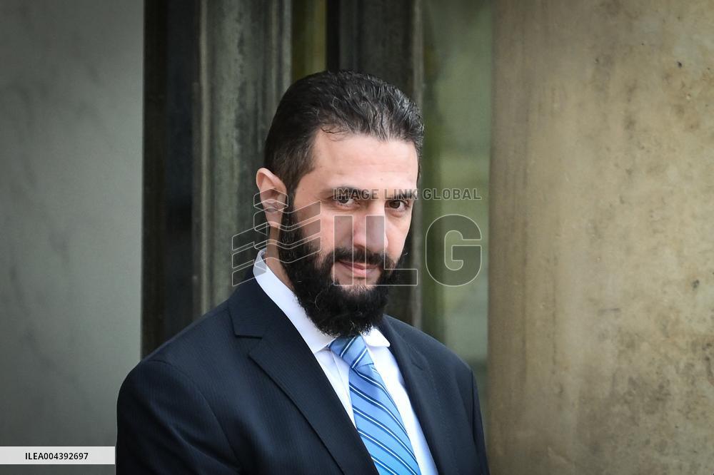 Emmanuel Macron welcomes Ahmed Al Sharaa at the Elysee FA