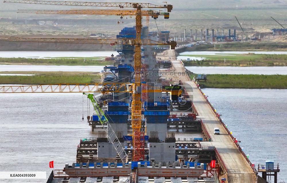 Dengkou Yellow River Bridge Construction