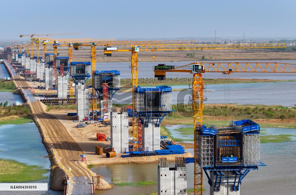 Dengkou Yellow River Bridge Construction