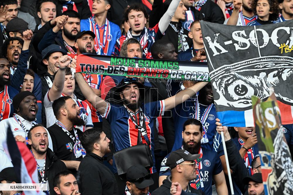PSG Ultras At Match Between PSG And Arsenal - Paris