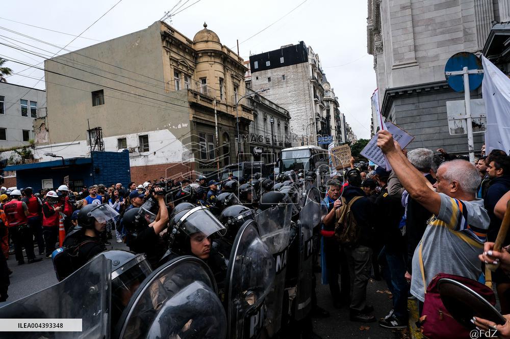 Milei's Violent Repression Of A Pensioners Protest In Argentina