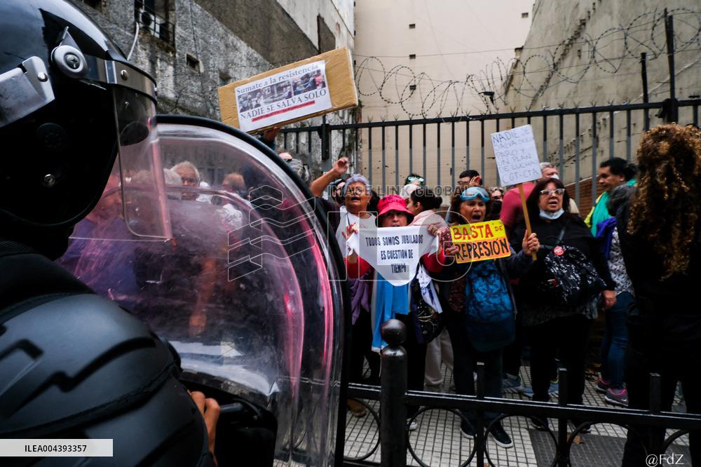 Milei's Violent Repression Of A Pensioners Protest In Argentina