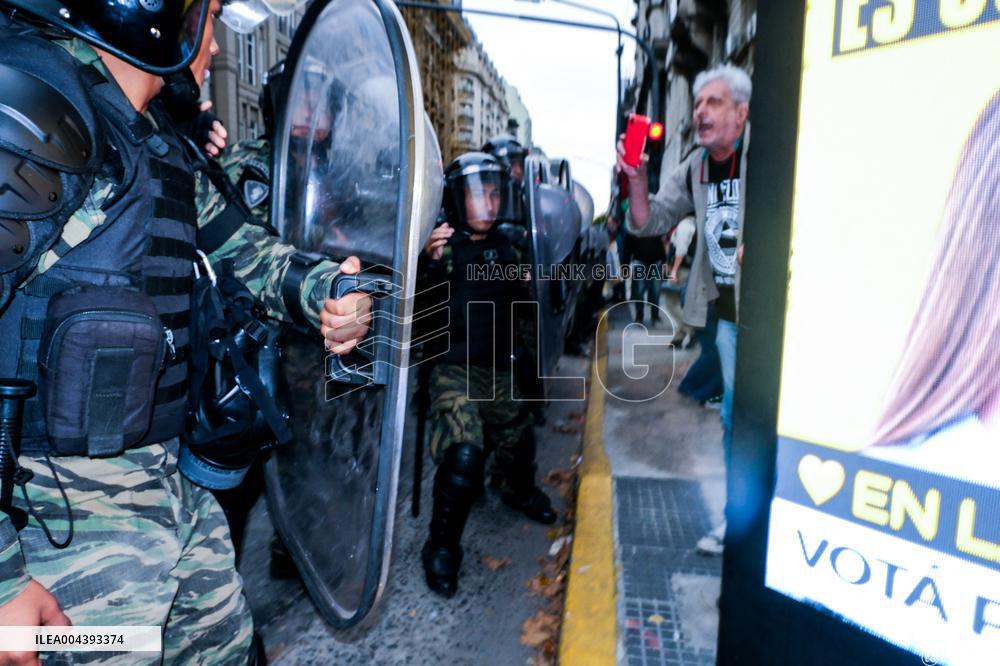 Milei's Violent Repression Of A Pensioners Protest In Argentina