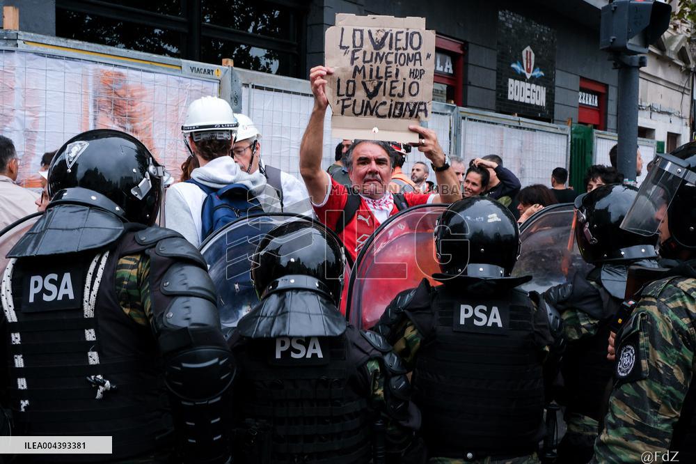 Milei's Violent Repression Of A Pensioners Protest In Argentina