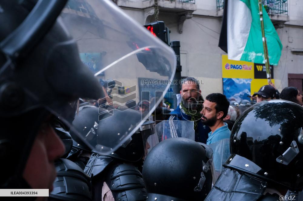 Milei's Violent Repression Of A Pensioners Protest In Argentina