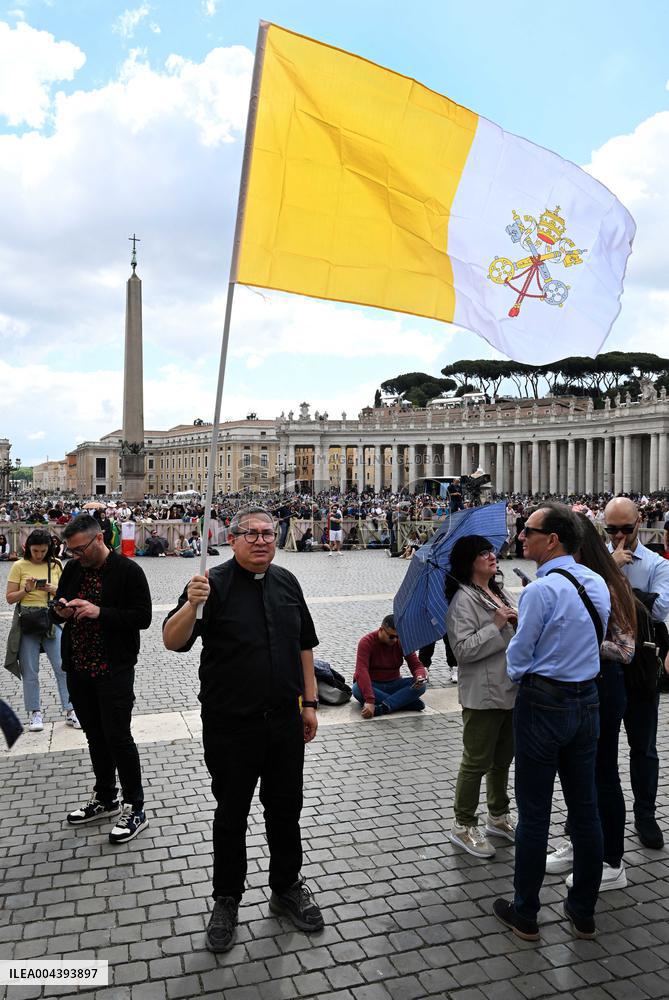 Conclave Day 2 - Black Smoke - Vatican