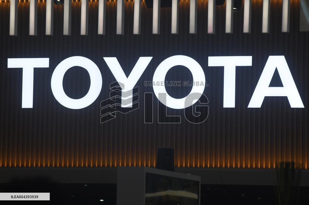 Toyota Expects Profits Decrease
