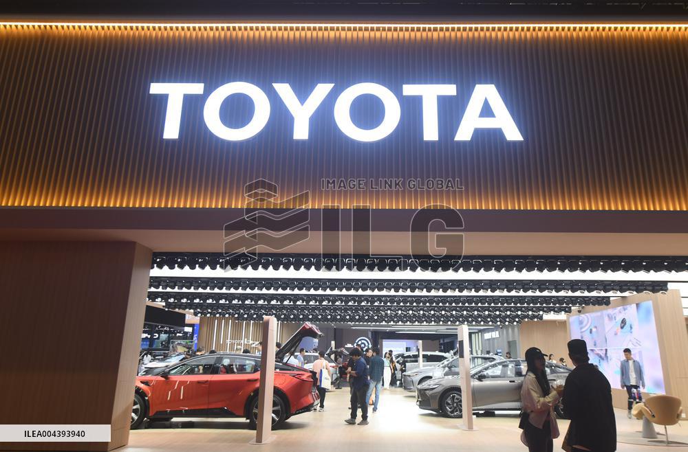 Toyota Expects Profits Decrease