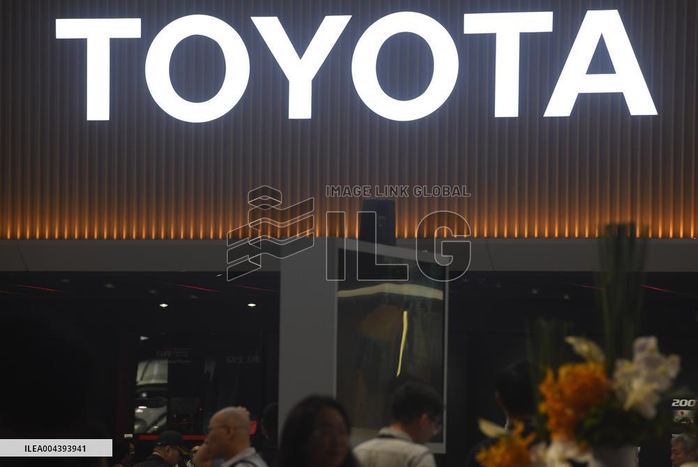 Toyota Expects Profits Decrease