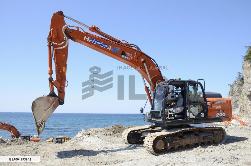 Remotely controlled excavator