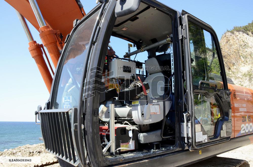 Remotely controlled excavator