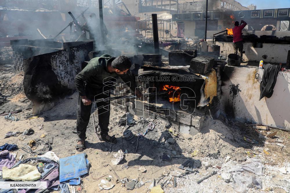 Palestinians Turn Plastic Waste into Fuel to Survive - Gaza