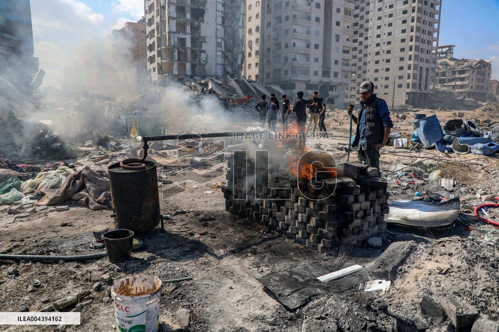 Palestinians Turn Plastic Waste into Fuel to Survive - Gaza