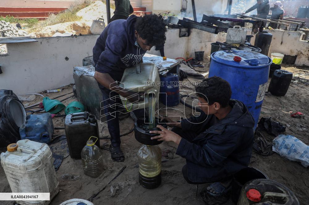 Palestinians Turn Plastic Waste into Fuel to Survive - Gaza