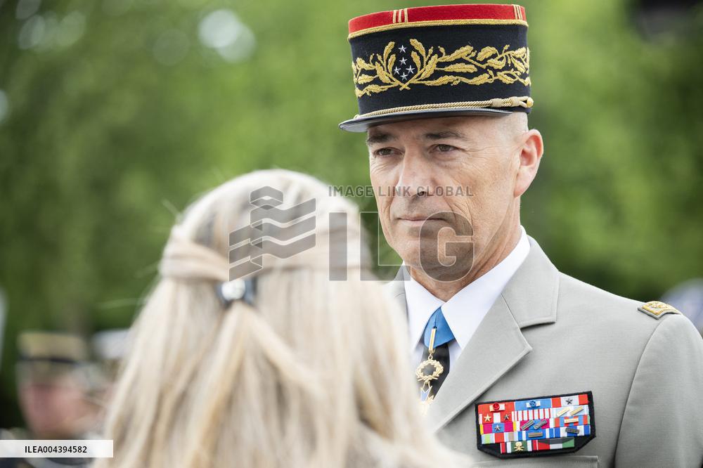 Victory Day Ceremony At De Gaulle Statue - Paris