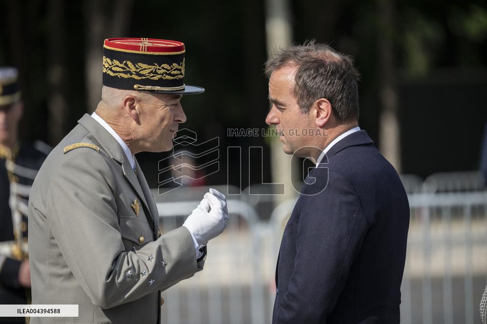 Victory Day Ceremony At De Gaulle Statue - Paris