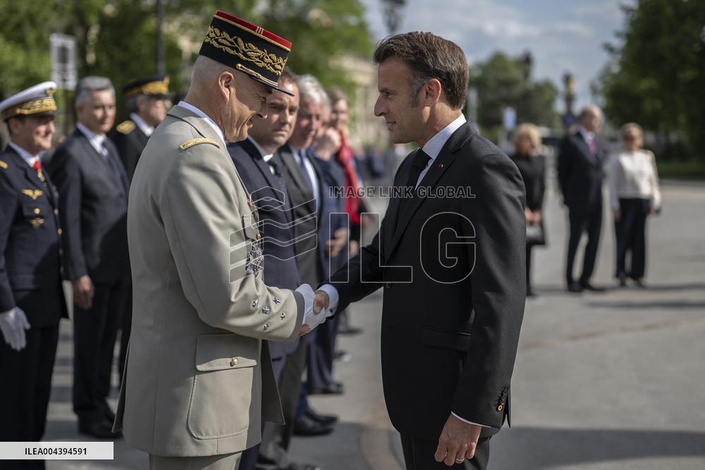 Victory Day Ceremony At De Gaulle Statue - Paris