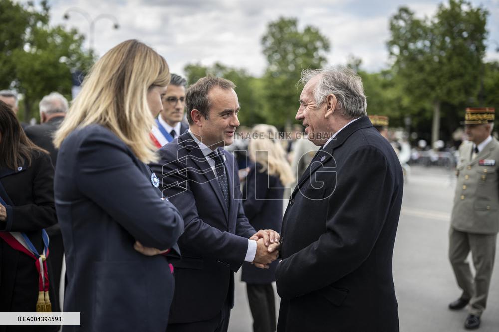 Victory Day Ceremony At De Gaulle Statue - Paris