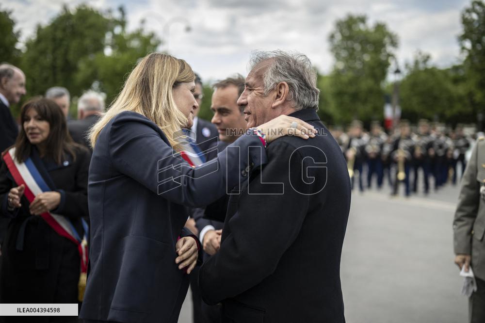 Victory Day Ceremony At De Gaulle Statue - Paris