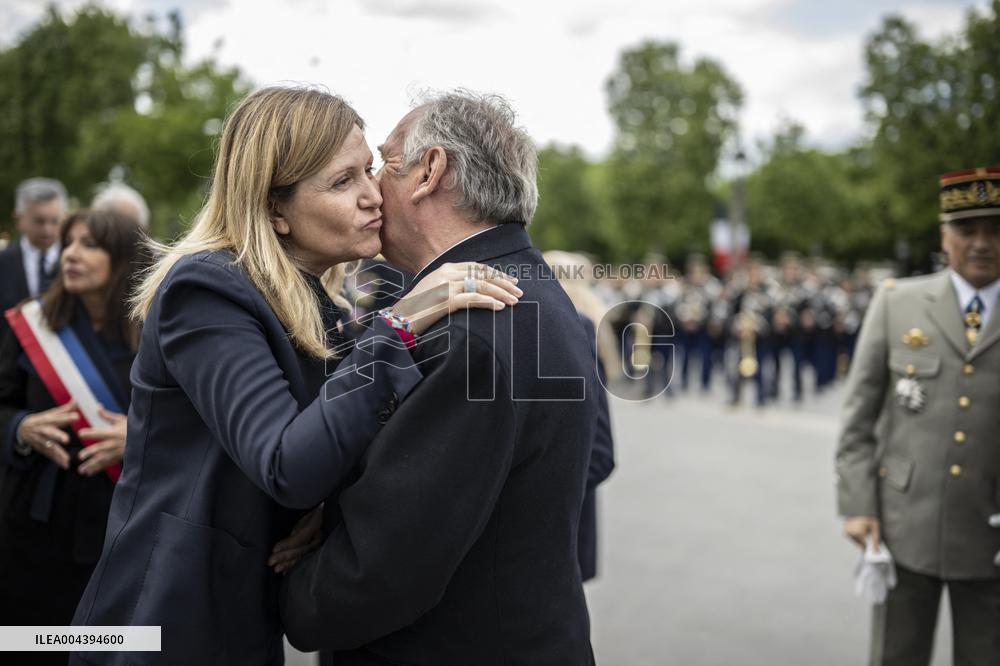 Victory Day Ceremony At De Gaulle Statue - Paris