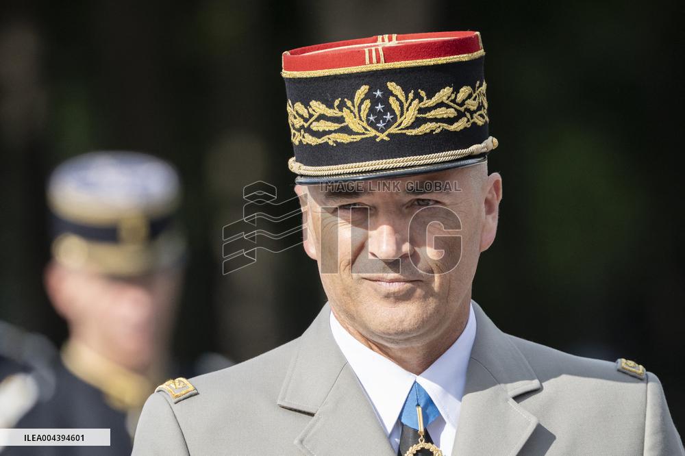 Victory Day Ceremony At De Gaulle Statue - Paris