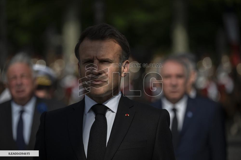 Victory Day Ceremony At De Gaulle Statue - Paris