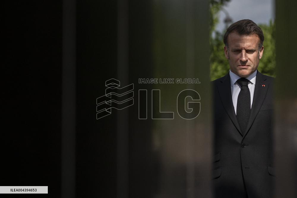 Victory Day Ceremony At De Gaulle Statue - Paris