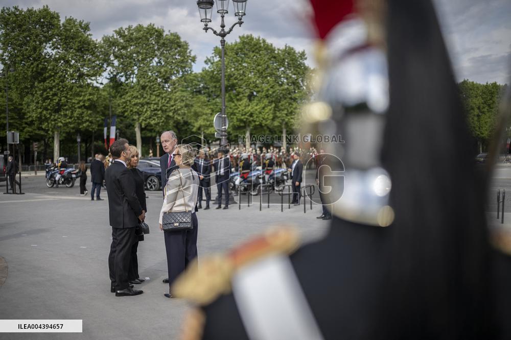 Victory Day Ceremony At De Gaulle Statue - Paris