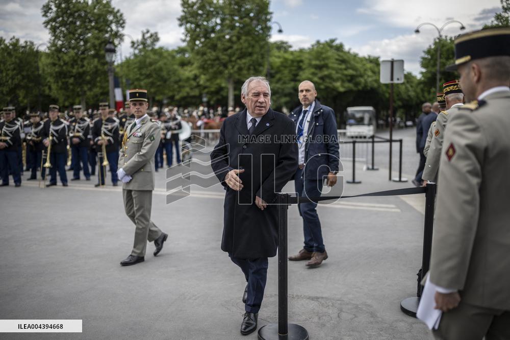 Victory Day Ceremony At De Gaulle Statue - Paris