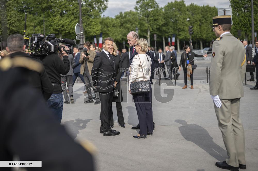 Victory Day Ceremony At De Gaulle Statue - Paris