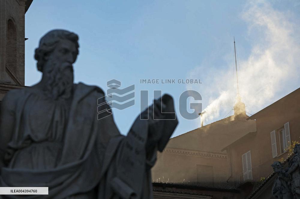 White Smoke Announces The Election Of The New Pope - Vatican