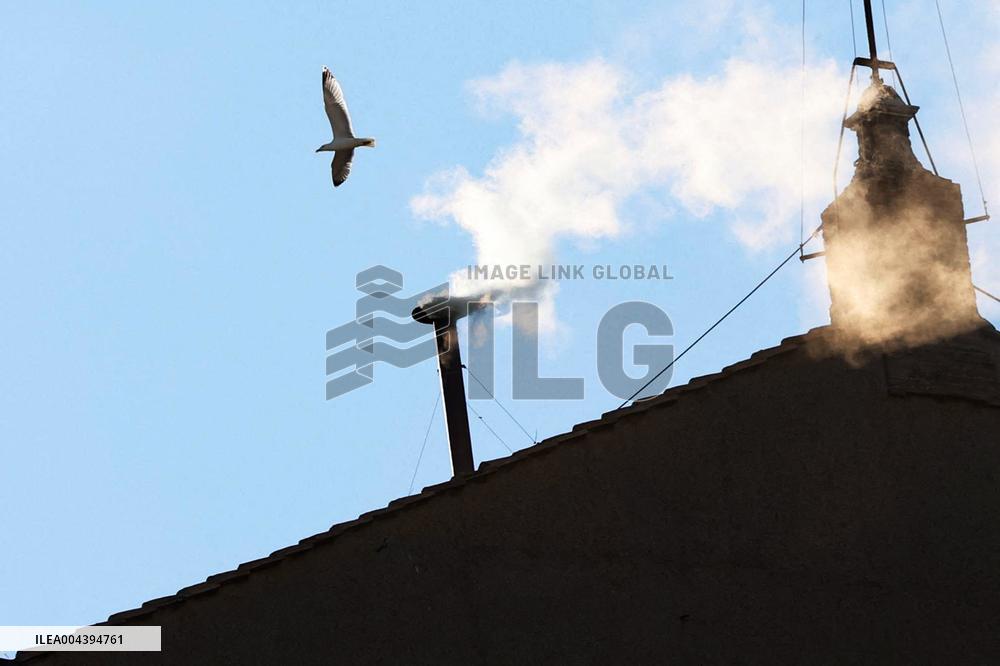 White Smoke Announces The Election Of The New Pope - Vatican