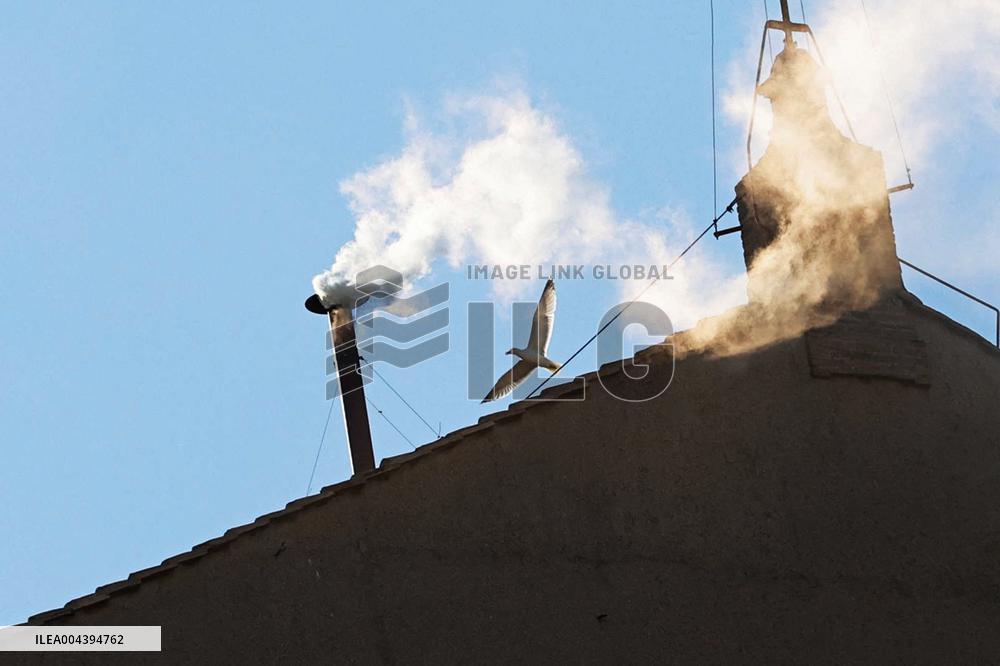 White Smoke Announces The Election Of The New Pope - Vatican