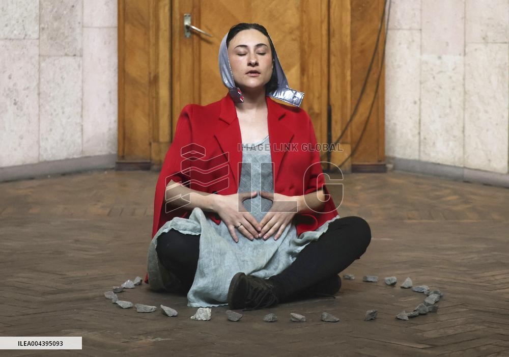 Warmth of Cold Walls performance shown in Kharkiv