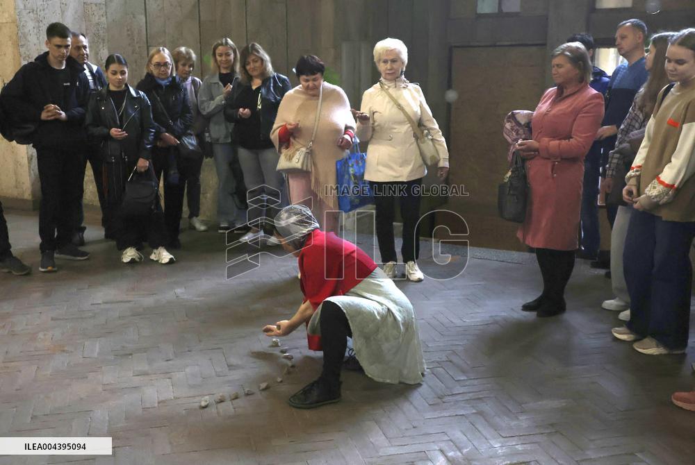 Warmth of Cold Walls performance shown in Kharkiv