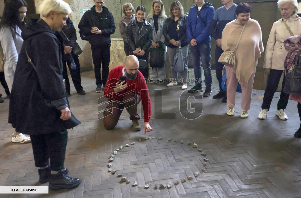 Warmth of Cold Walls performance shown in Kharkiv