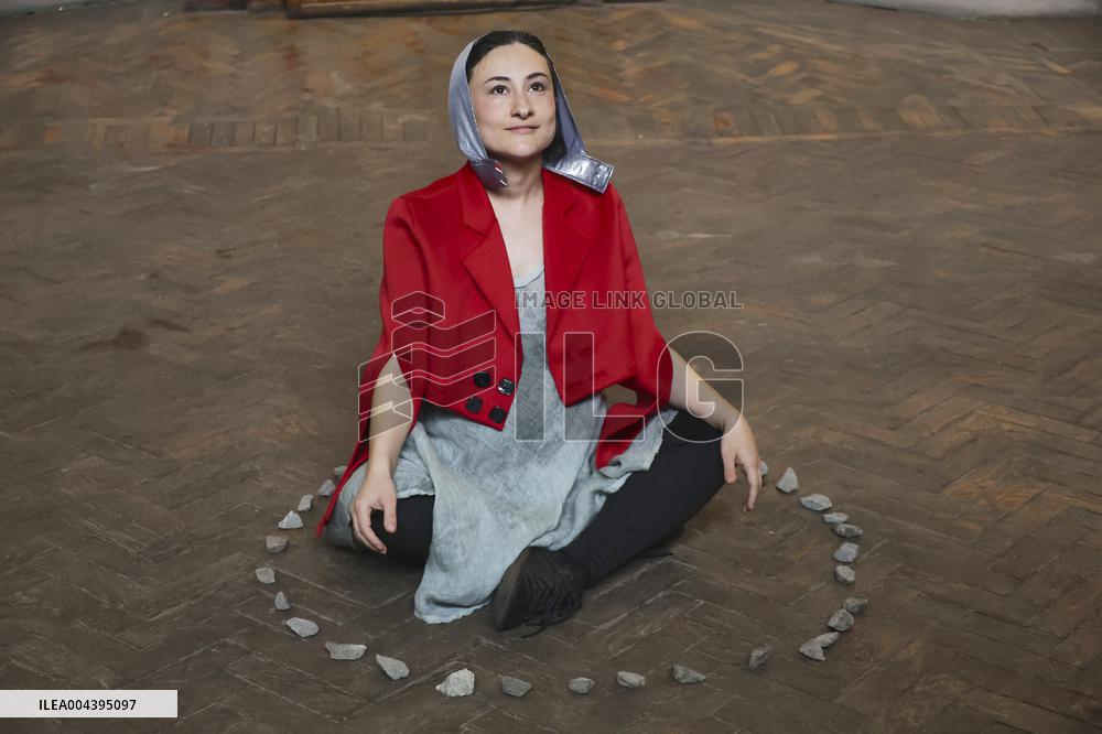 Warmth of Cold Walls performance shown in Kharkiv