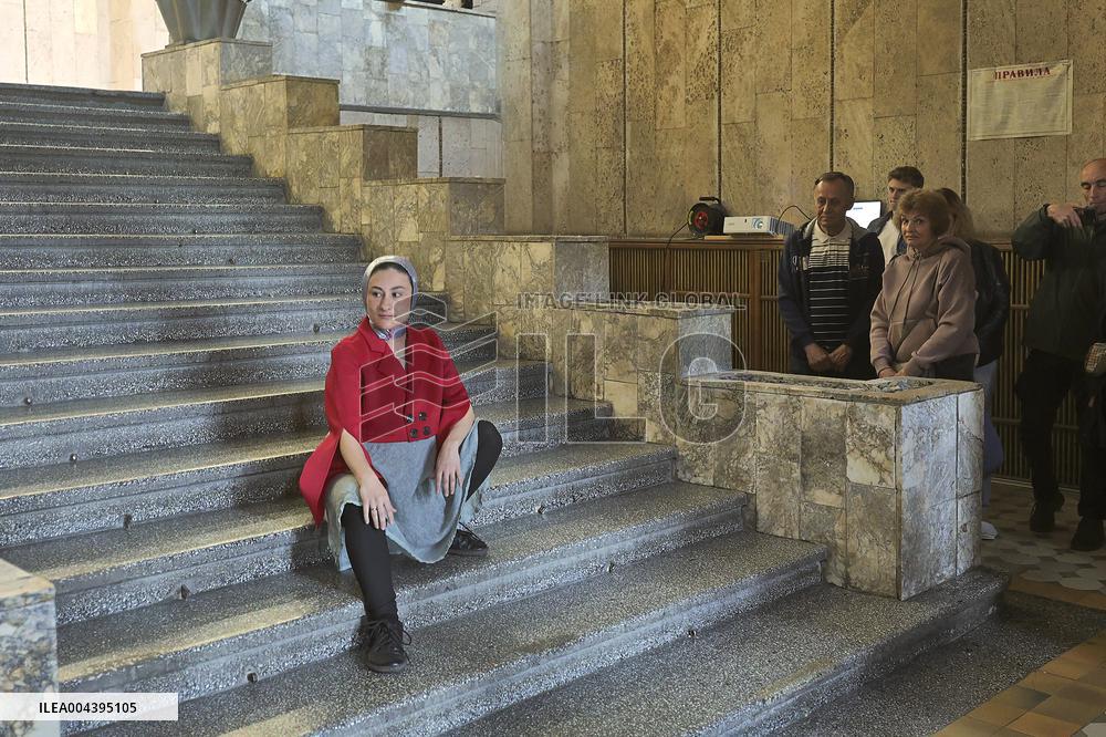 Warmth of Cold Walls performance shown in Kharkiv