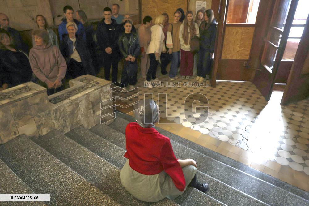 Warmth of Cold Walls performance shown in Kharkiv