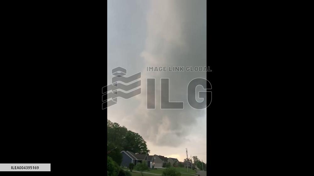 US: Ominous Shelf Cloud Looms Over Central Tennessee as Thunderstorms Roll Through