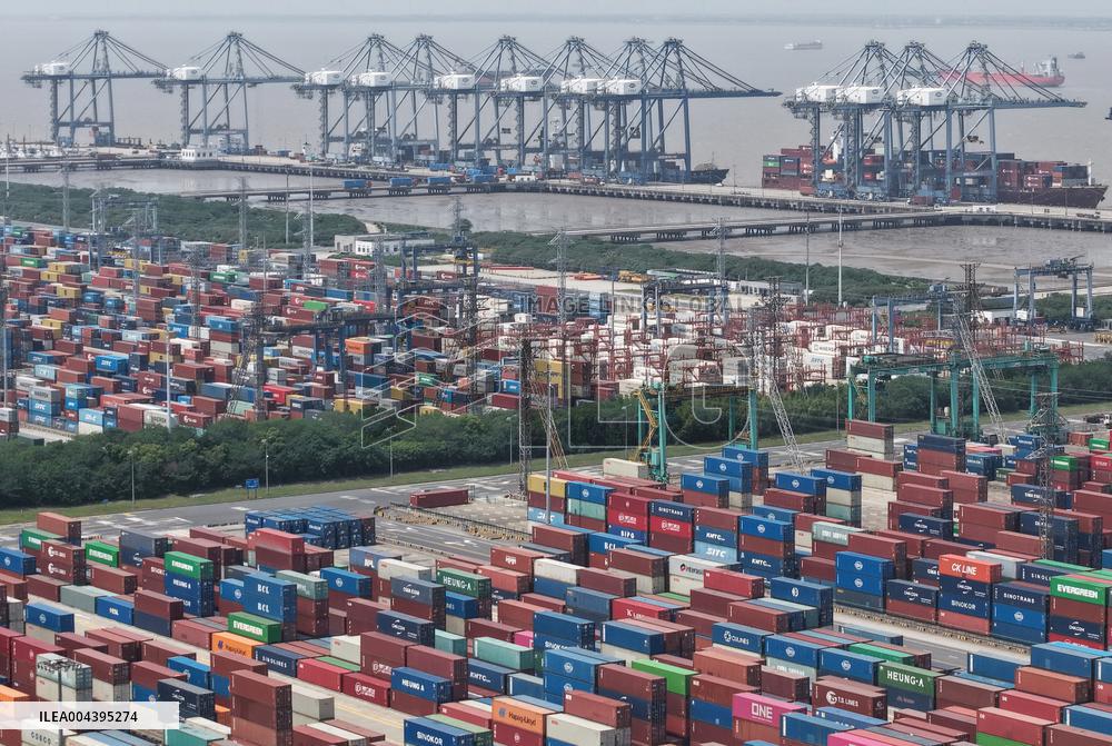 China Import And Export Growth in The First Four Months of 2025