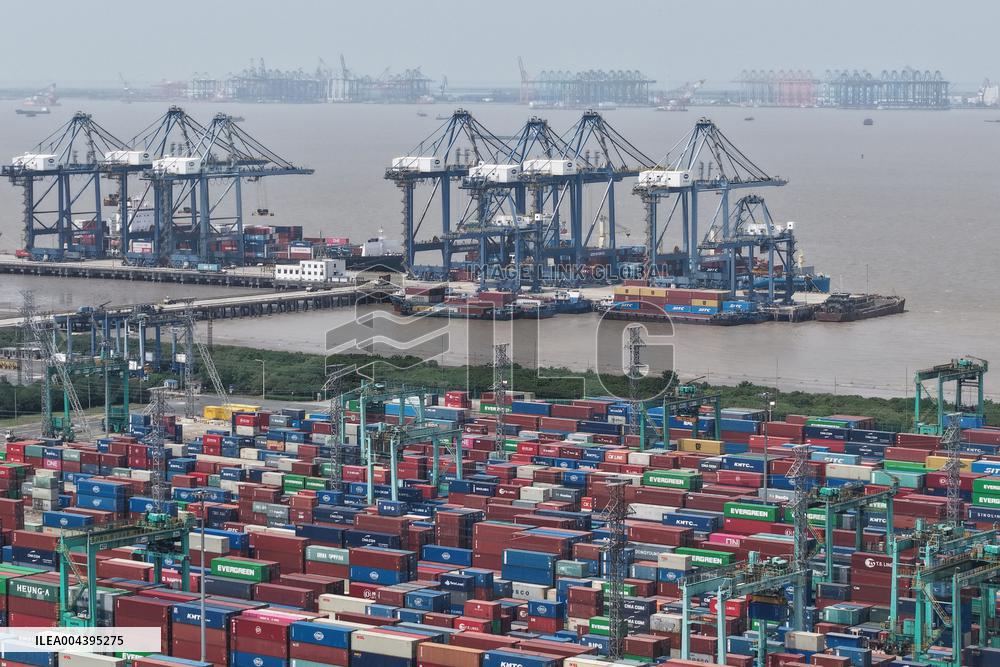China Import And Export Growth in The First Four Months of 2025