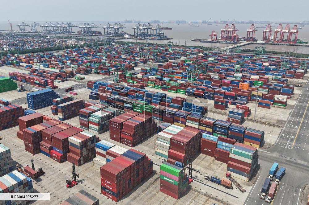 China Import And Export Growth in The First Four Months of 2025