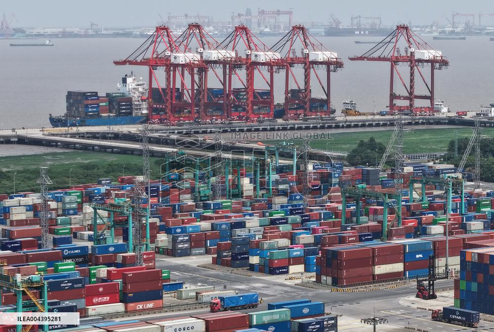 China Import And Export Growth in The First Four Months of 2025