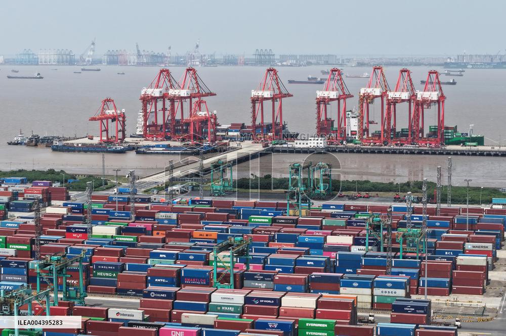 China Import And Export Growth in The First Four Months of 2025