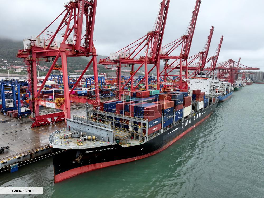 China Import And Export Growth in The First Four Months of 2025