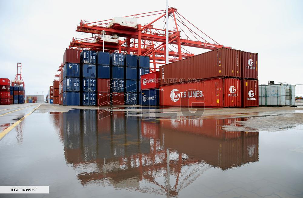 China Import And Export Growth in The First Four Months of 2025