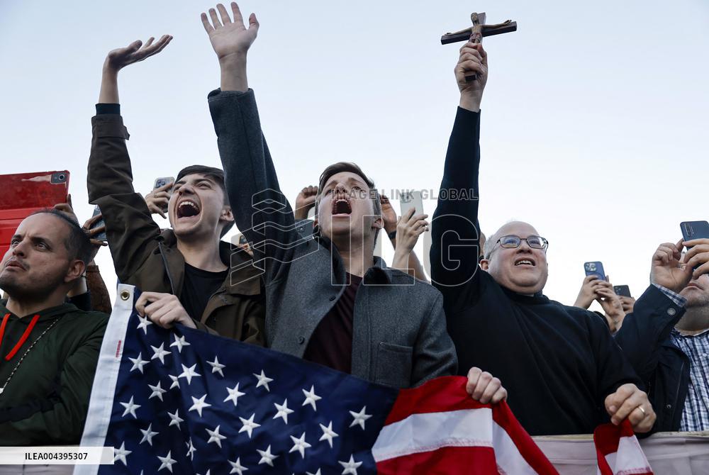 US Pilgrims Celebrate New Pope Leon XIV - Vatican